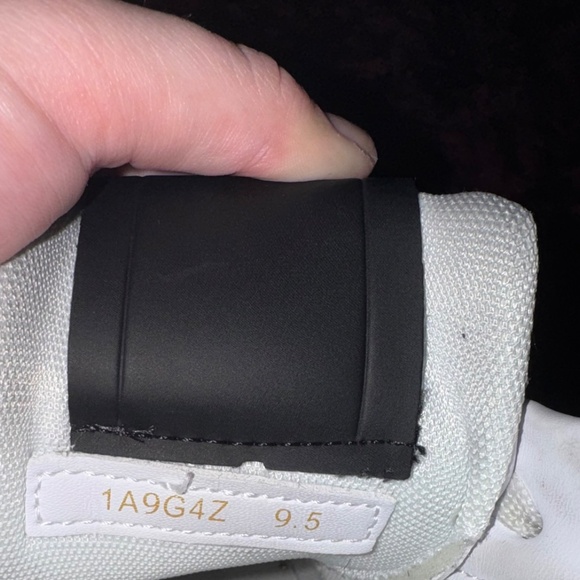 Louis Vuitton Trainer Sneaker - Picture 2 of 2